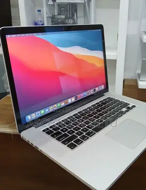 New Laptop Apple MacBook Pro 2015 16GB Intel Core I7 SSD 256GB