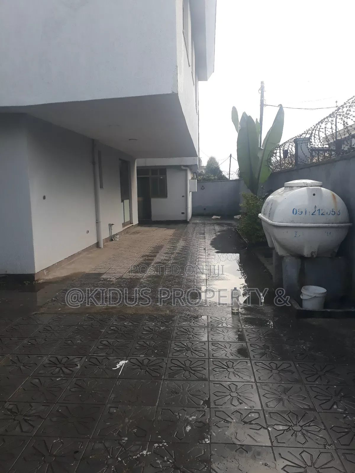 10bdrm Townhouse / Terrace in Around Nasswe, Nifas Silk-Lafto for rent