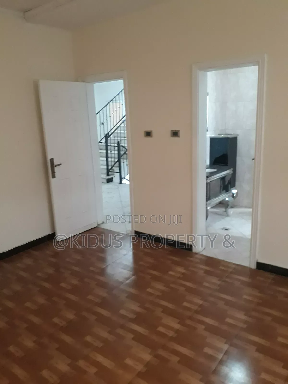 10bdrm Townhouse / Terrace in Around Nasswe, Nifas Silk-Lafto for rent