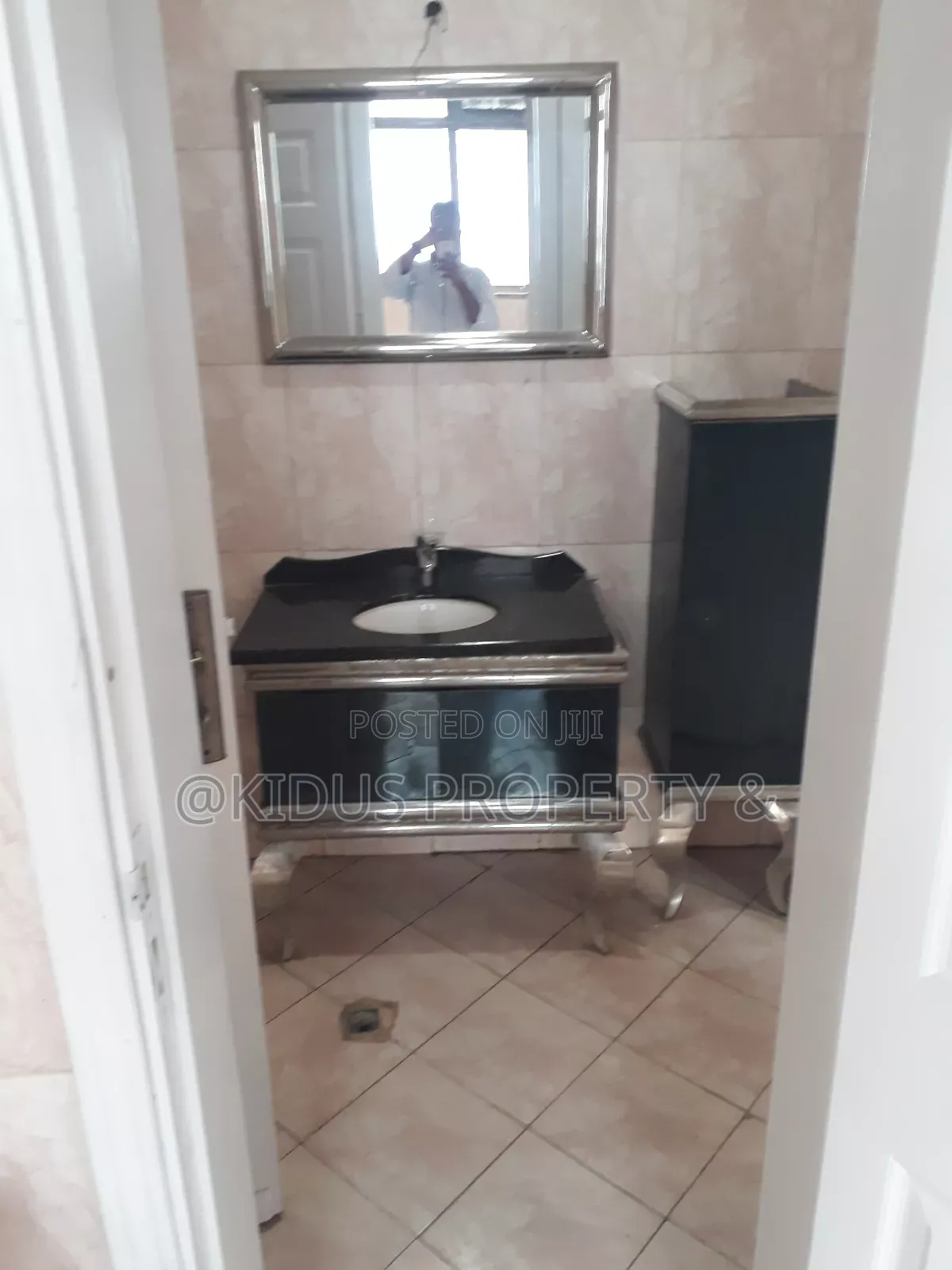 10bdrm Townhouse / Terrace in Around Nasswe, Nifas Silk-Lafto for rent