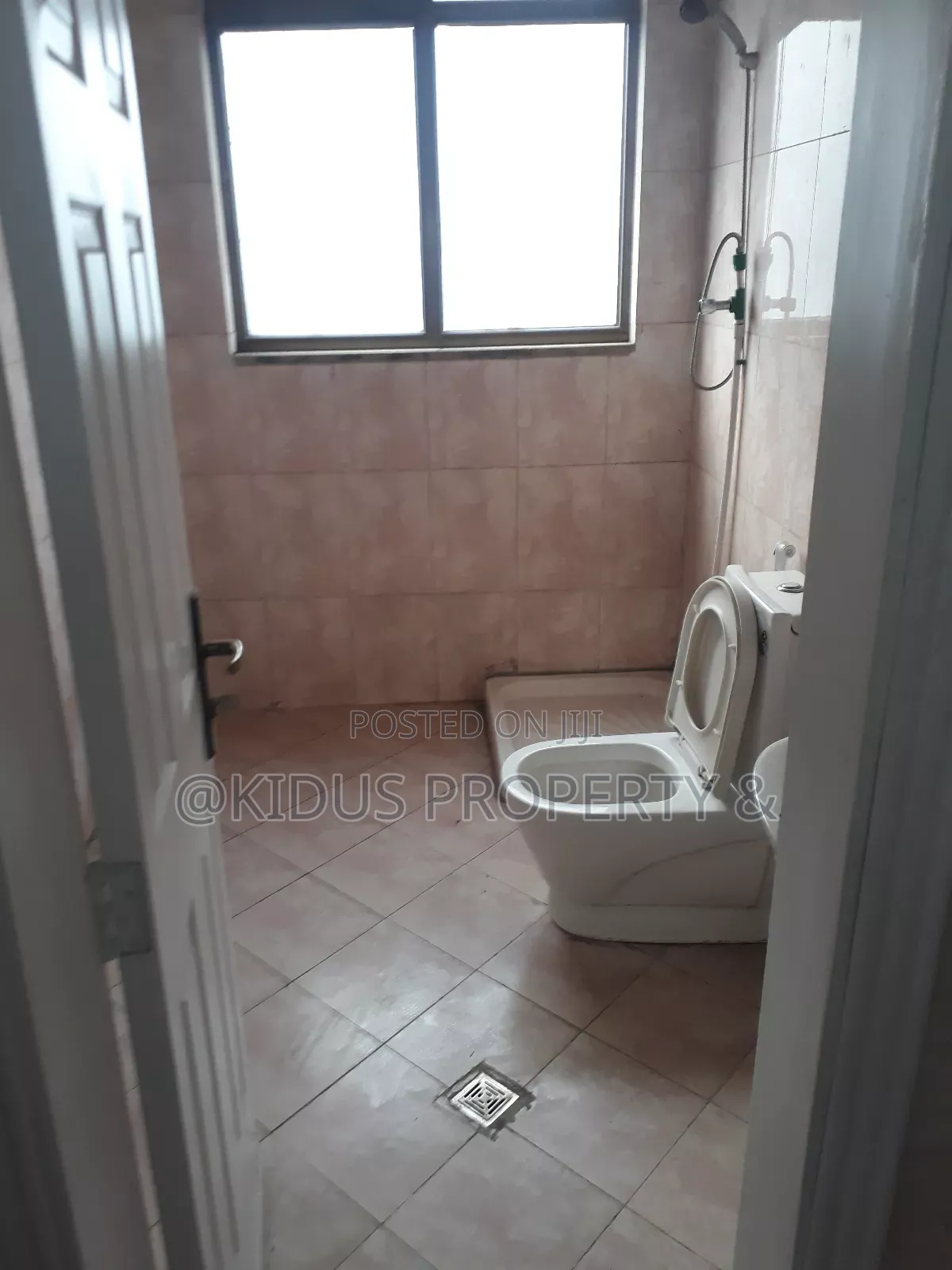 10bdrm Townhouse / Terrace in Around Nasswe, Nifas Silk-Lafto for rent