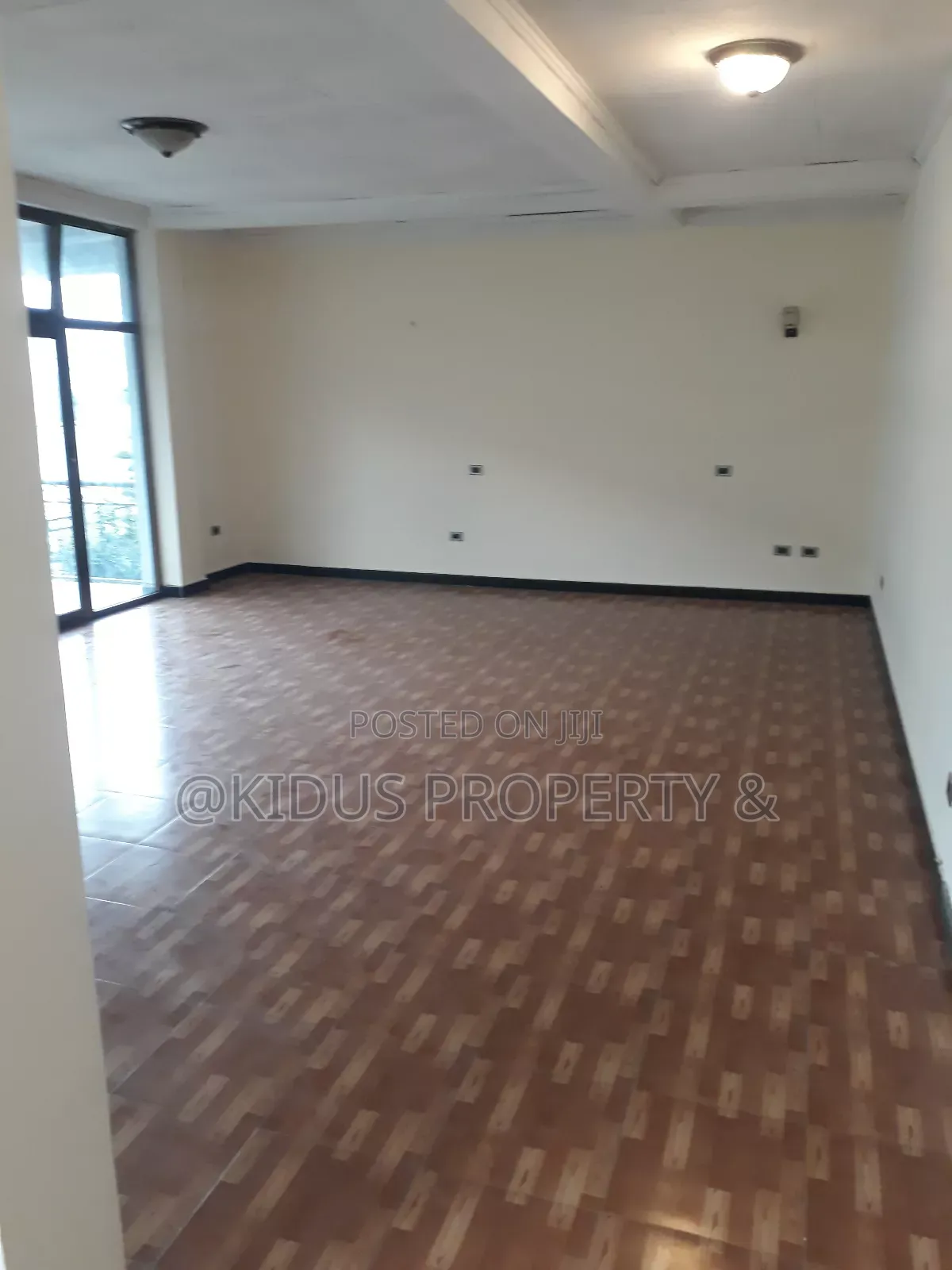 10bdrm Townhouse / Terrace in Around Nasswe, Nifas Silk-Lafto for rent