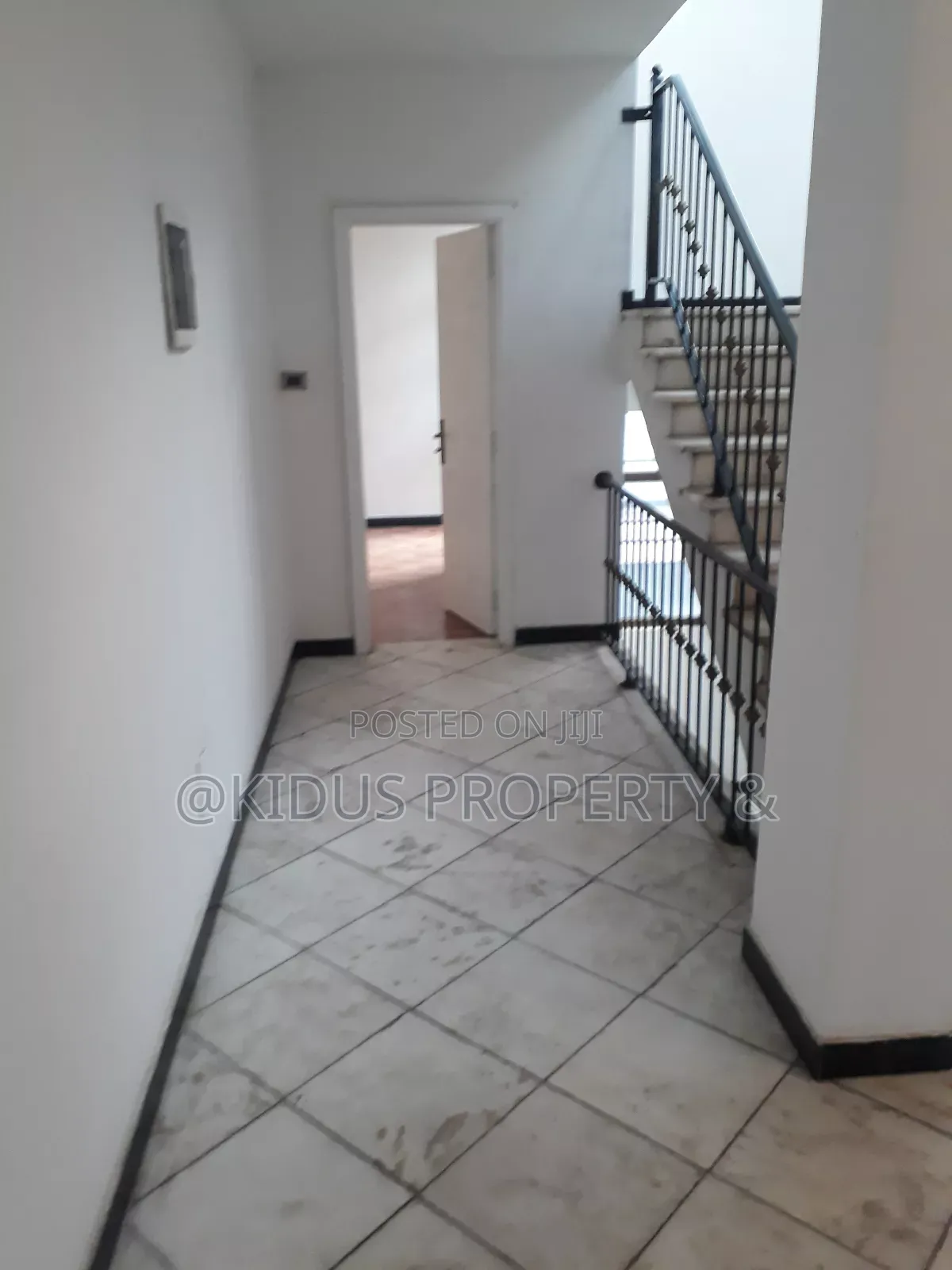 10bdrm Townhouse / Terrace in Around Nasswe, Nifas Silk-Lafto for rent