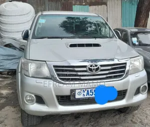 Photo - Toyota Hilux 2012 Gold