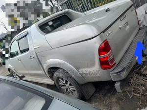 Toyota Hilux 2012 Gold