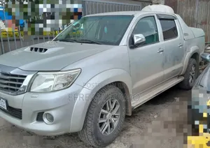 Toyota Hilux 2012 Gold