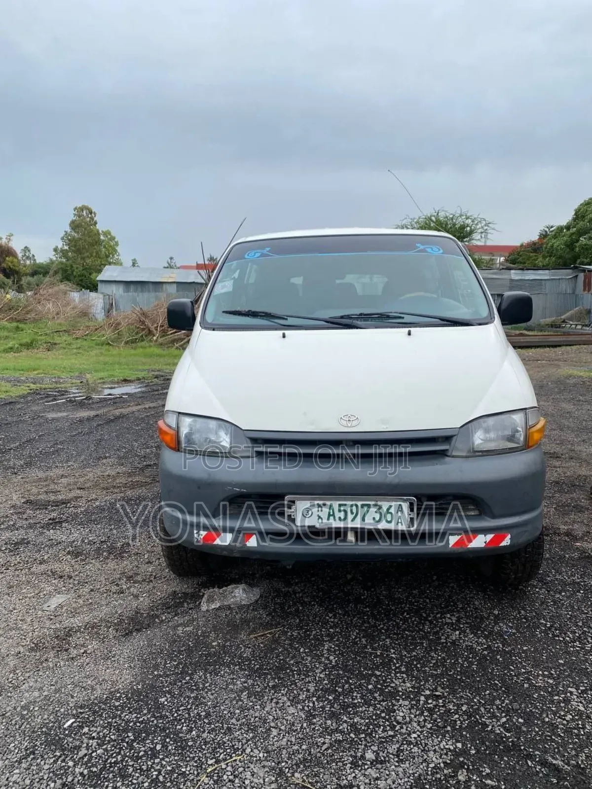 Toyota HiAce 1999 White