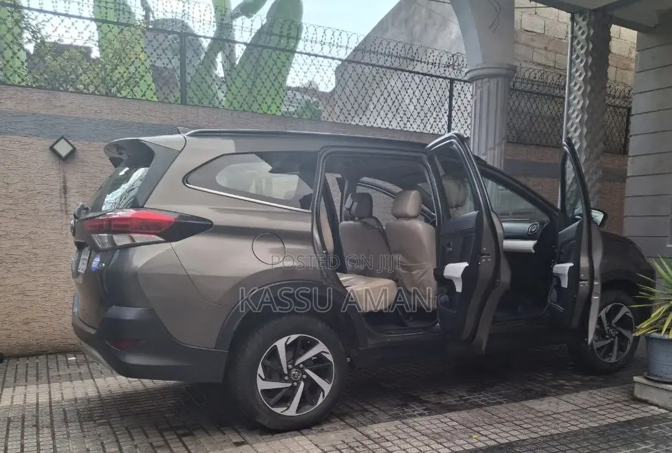 Toyota Rush 2022 Gray