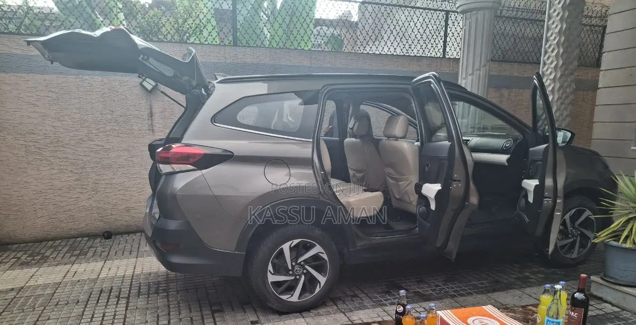 Toyota Rush 2022 Gray