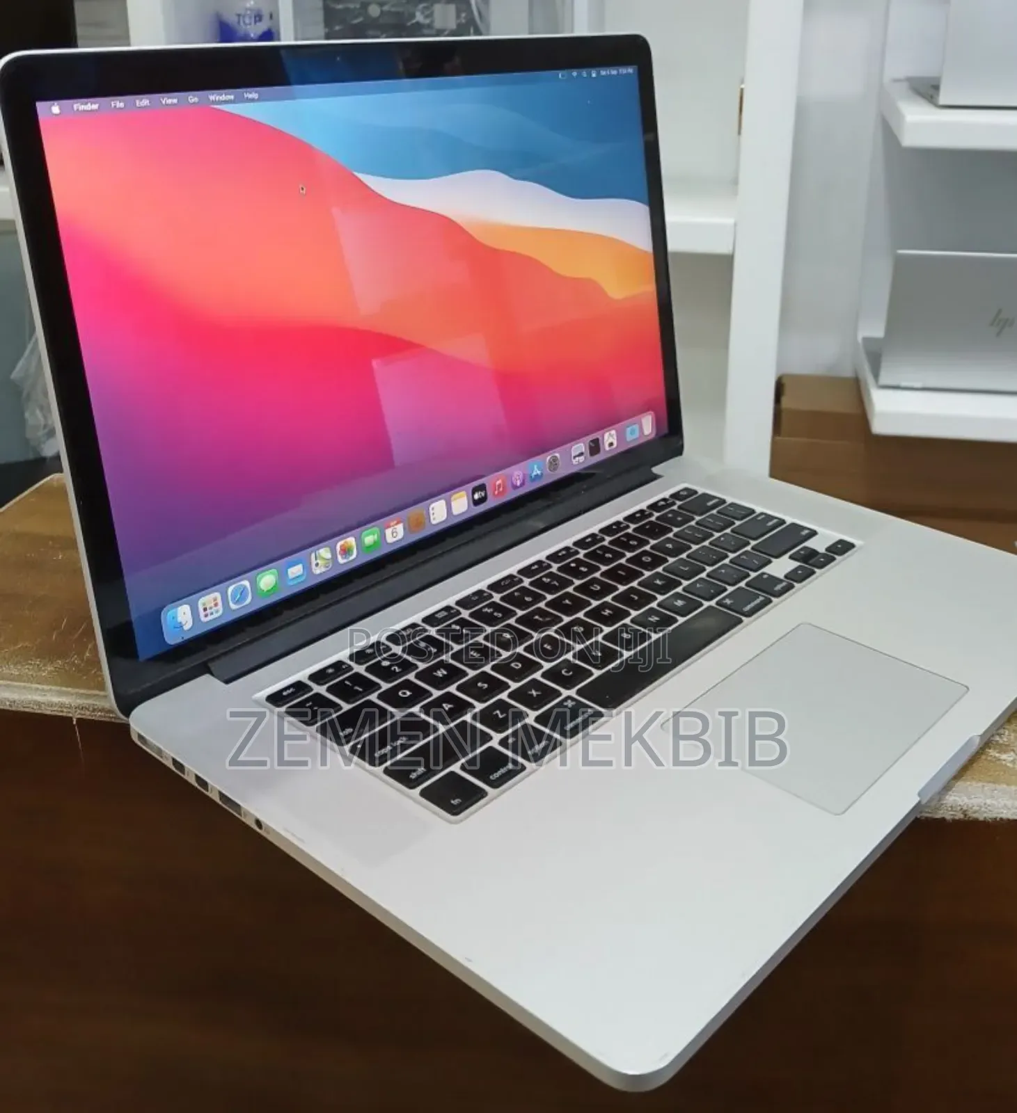 New Laptop Apple MacBook Pro 2015 16GB Intel Core I5 SSD 256GB