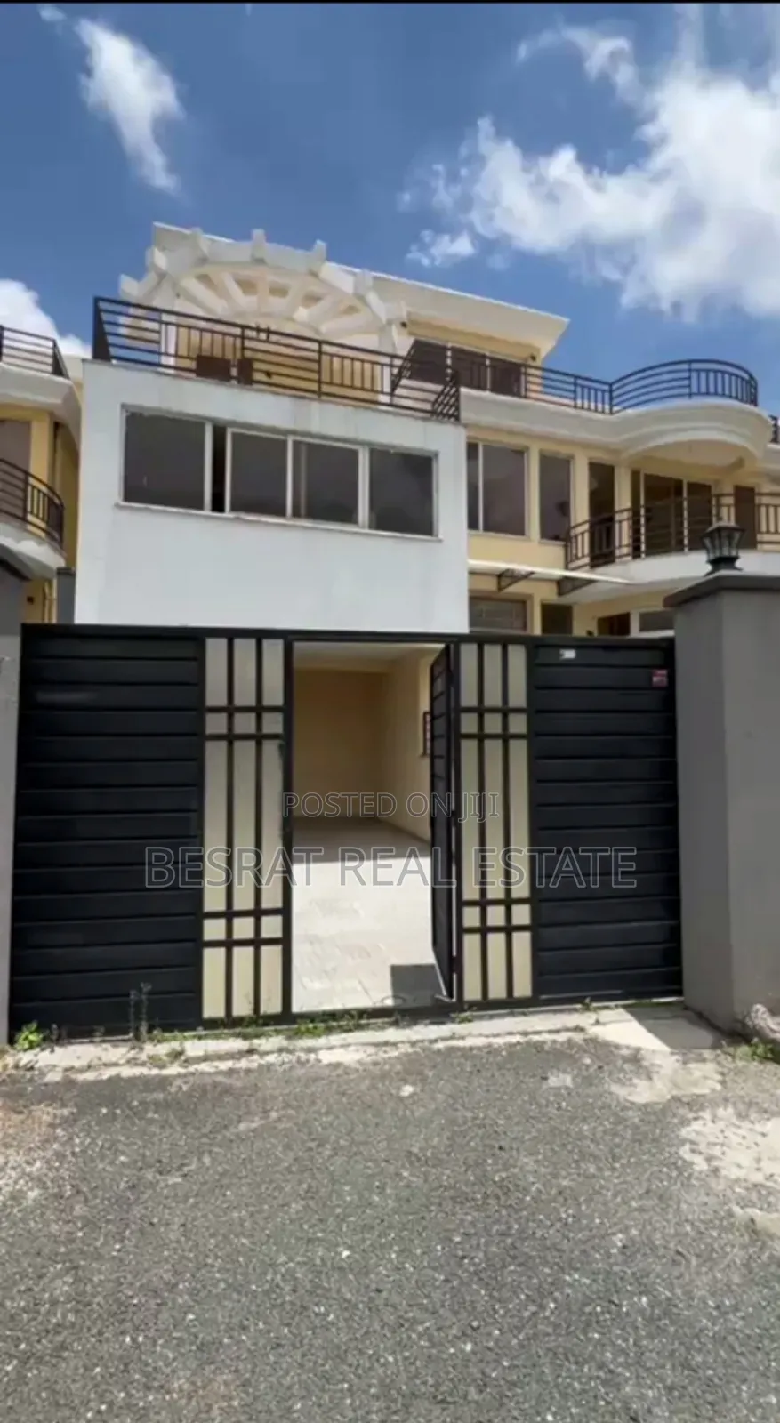 5bdrm Villa in Jh Simex Apartments, Yeka for sale
