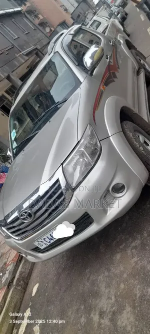 Toyota Hilux 2012 Silver