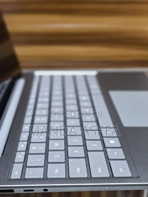 New Laptop Microsoft Surface 8GB Intel Core I5 SSD 256GB