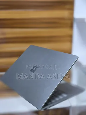 New Laptop Microsoft Surface 8GB Intel Core I5 SSD 256GB