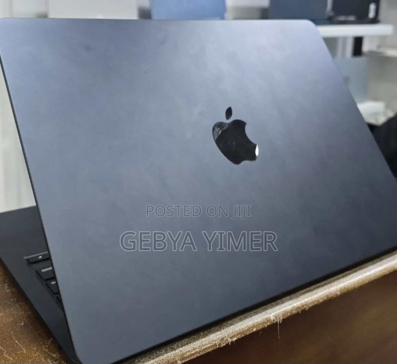 New Laptop Apple MacBook Air 2022 M2 8GB Apple M2 SSD 256GB