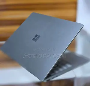 New Laptop Microsoft Surface 8GB Intel Core I5 SSD 256GB