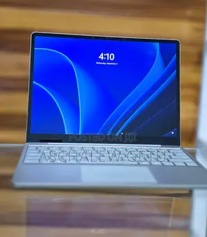 New Laptop Microsoft Surface 8GB Intel Core I5 SSD 256GB