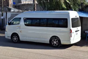 Toyota HiAce 2022 White