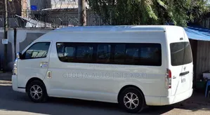 Toyota HiAce 2022 White