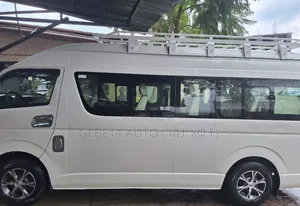 Toyota HiAce 2022 White