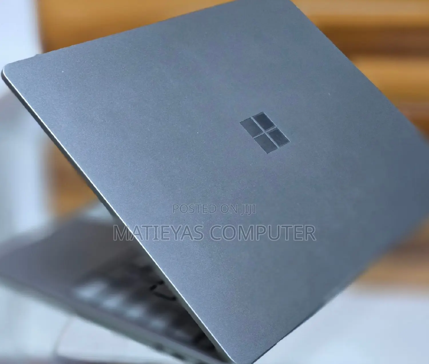 New Laptop Microsoft Surface 8GB Intel Core I5 SSD 256GB