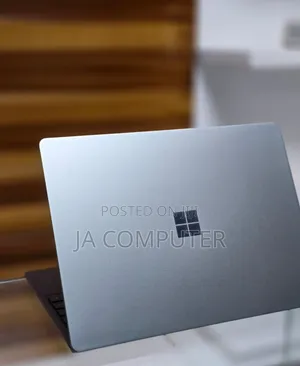 New Laptop Microsoft Surface 8GB Intel Core I5 SSD 256GB