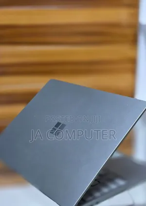 New Laptop Microsoft Surface 8GB Intel Core I5 SSD 256GB