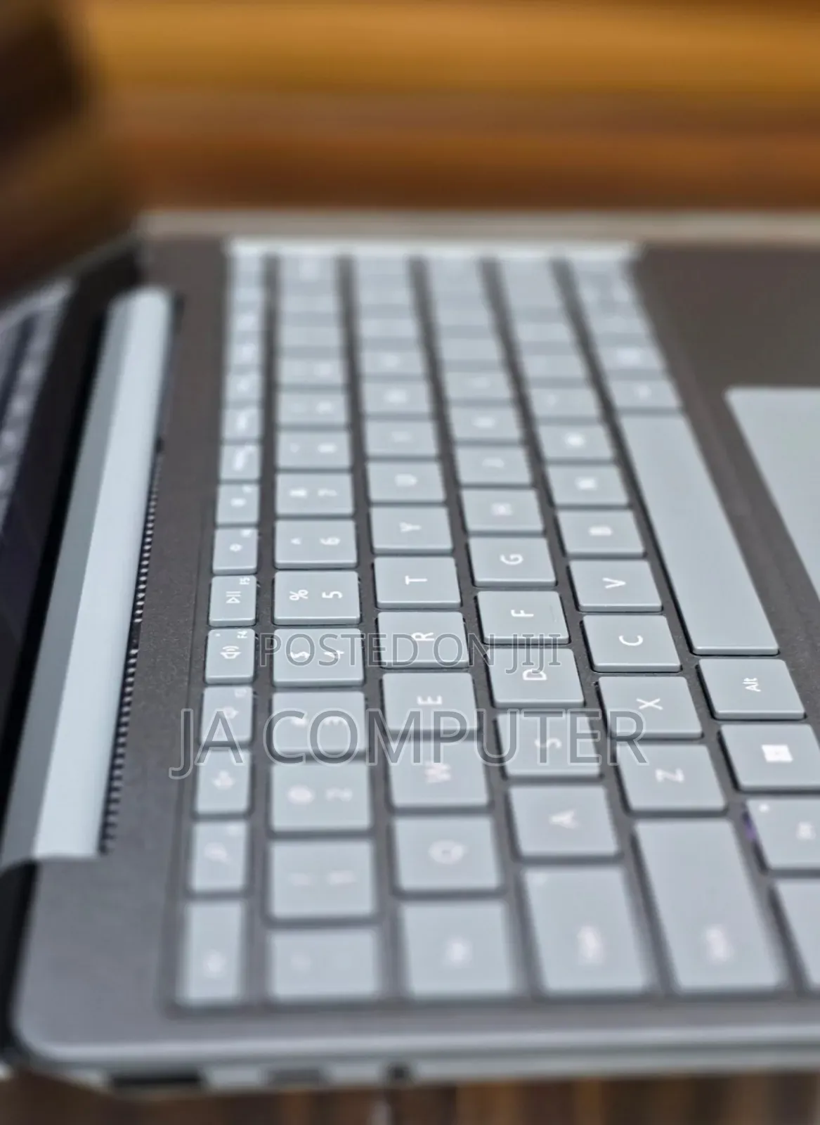 New Laptop Microsoft Surface 8GB Intel Core I5 SSD 256GB