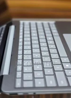 New Laptop Microsoft Surface 8GB Intel Core I5 SSD 256GB