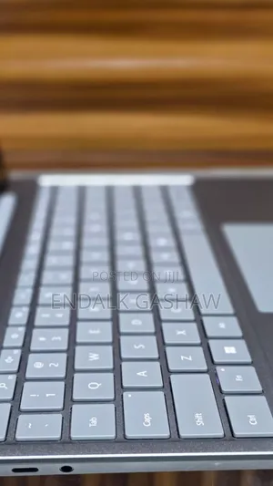 Photo - New Laptop Microsoft Surface 8GB Intel Core I5 SSD 256GB