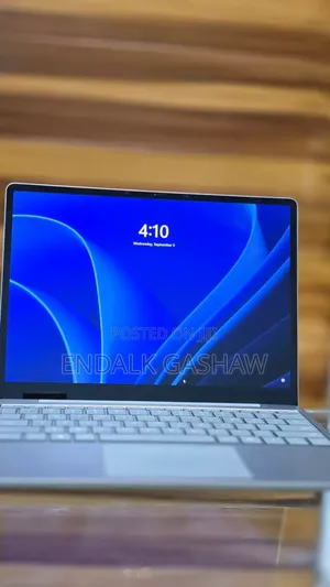 New Laptop Microsoft Surface 8GB Intel Core I5 SSD 256GB