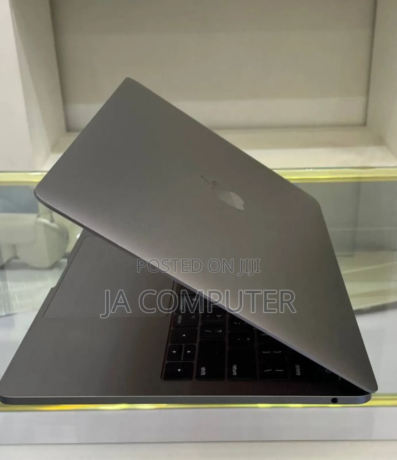 New Laptop Apple MacBook Pro 2017 16GB Intel Core I5 SSD 512GB