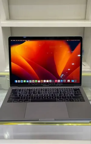 Photo - New Laptop Apple MacBook Pro 2017 16GB Intel Core I7 SSD 512GB