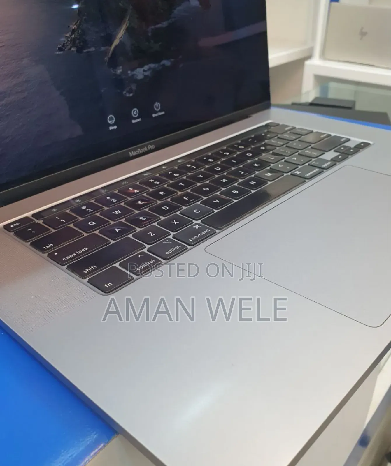 New Laptop Apple MacBook Pro 2019 16GB Intel Core I9 SSD 512GB