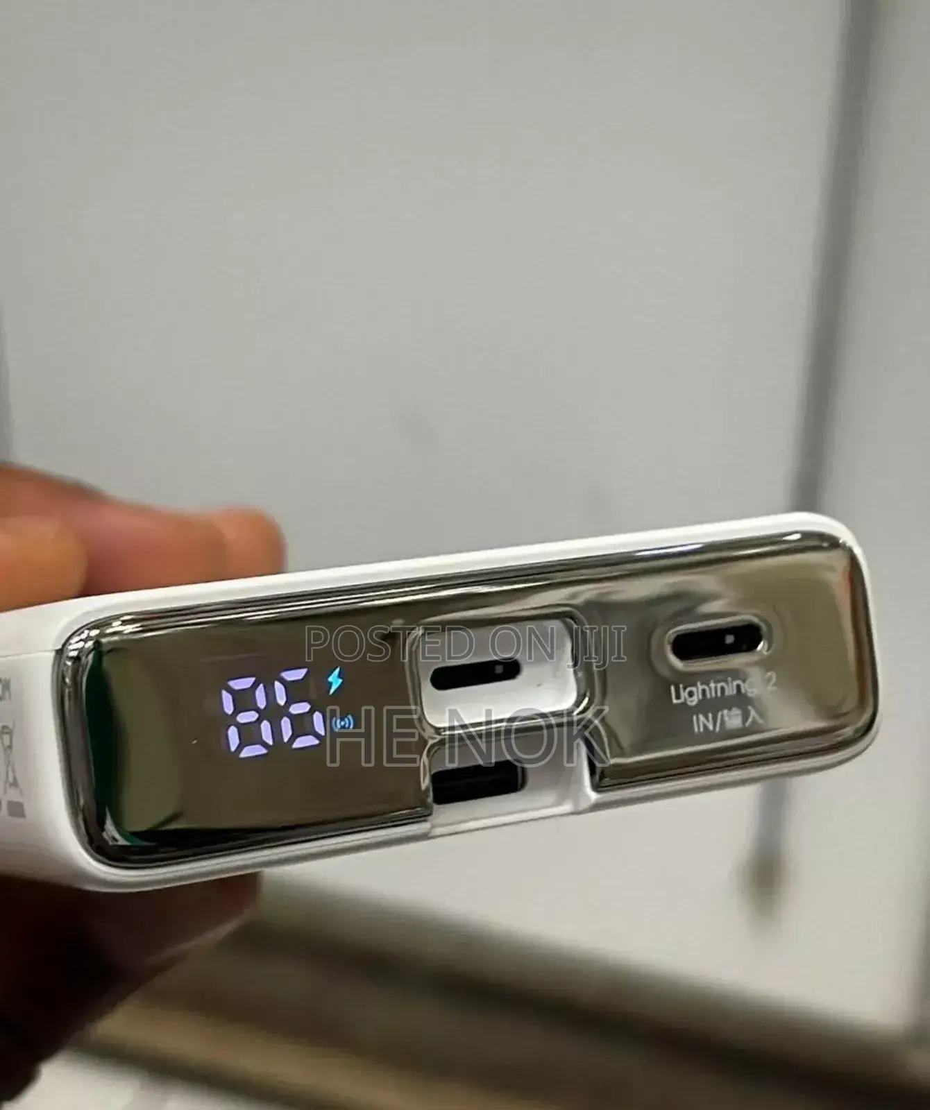 Joyroom Jr-Pbm01 20w Power Bank 10000mah With Built-in Cable Kickstand