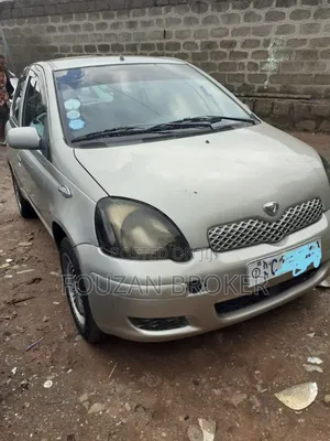 Photo - Toyota Vitz 2002 Silver