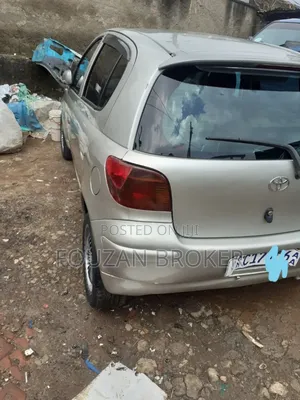 Toyota Vitz 2002 Silver