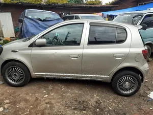 Toyota Vitz 2002 Silver