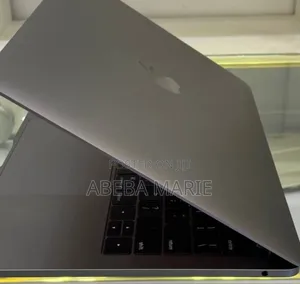 Photo - New Laptop Apple MacBook Pro 2017 16GB Intel Core I7 SSD 512GB