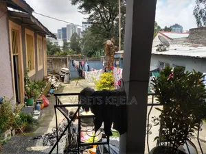 9bdrm House in Kirkos for sale