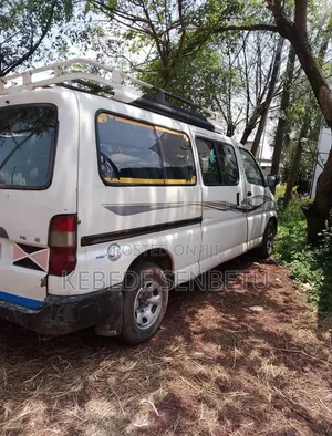 Photo - Toyota HiAce 2002 White