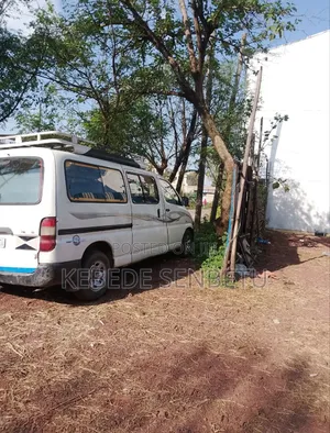 Toyota HiAce 2002 White