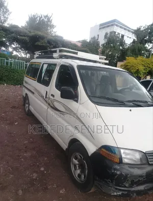 Toyota HiAce 2002 White