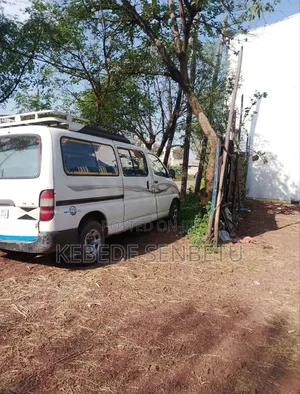 Toyota HiAce 2002 White