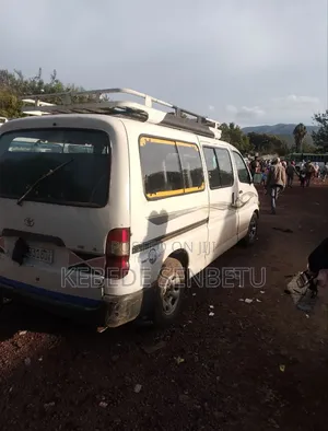 Toyota HiAce 2002 White