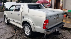 Toyota Hilux 2012 Gold