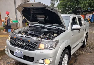 Toyota Hilux 2012 Gold