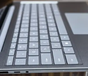 New Laptop Microsoft Surface 8GB Intel Core I5 SSD 256GB