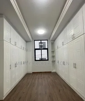 9bdrm House in Bole for sale