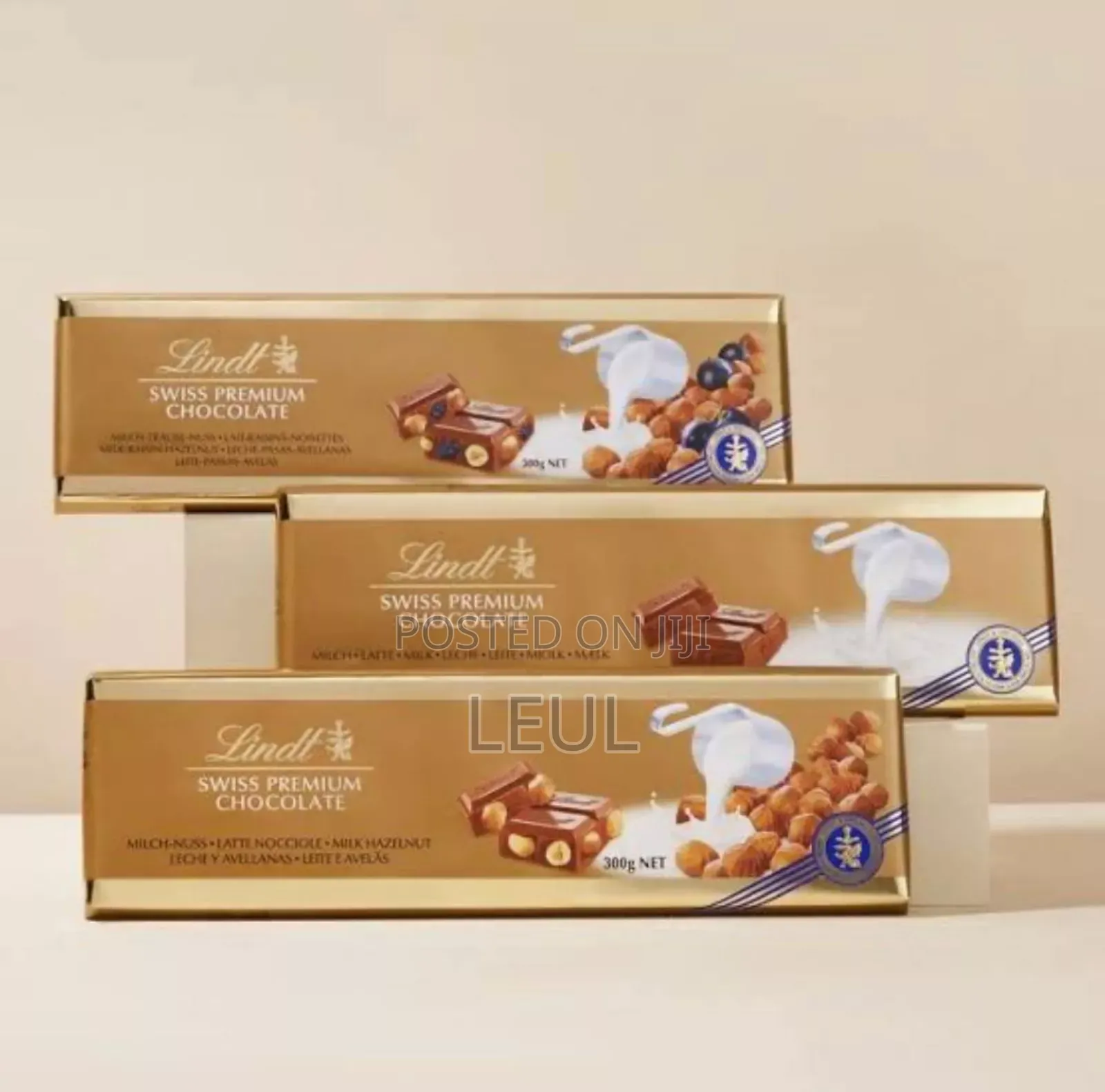 Lindt Swiss Premium Huzelnut Chocolate